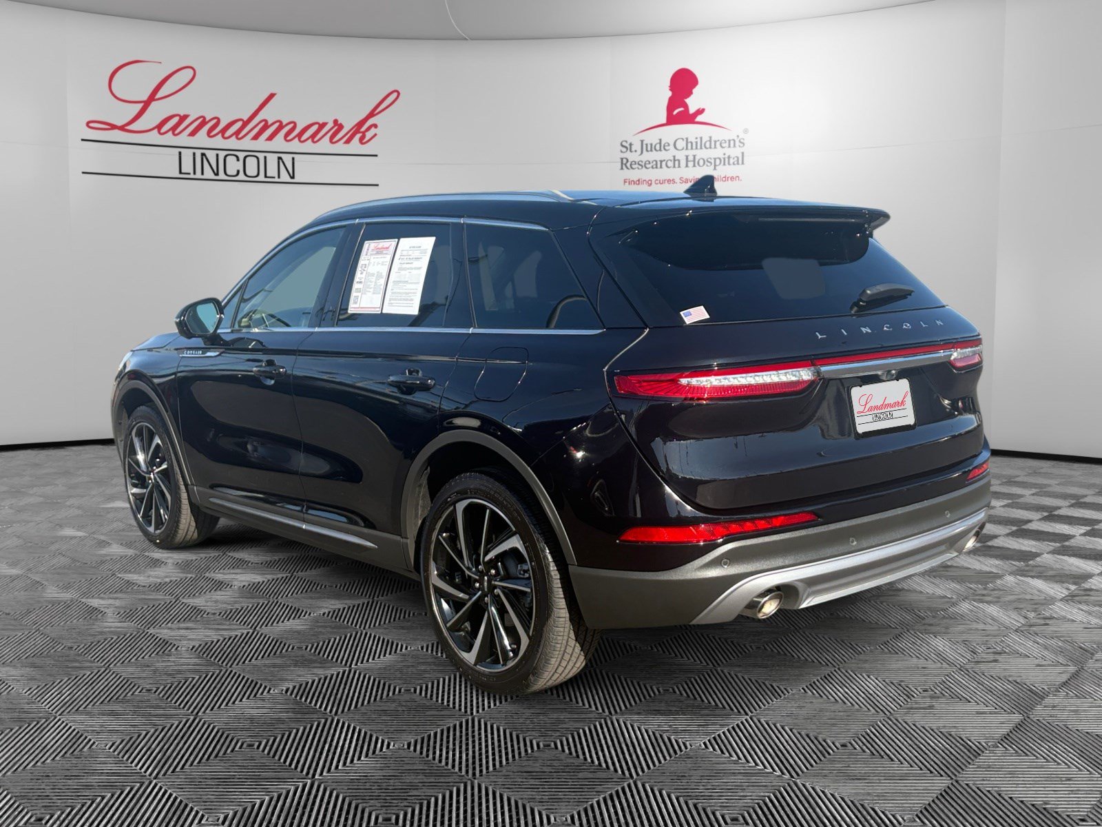 Certified 2024 Lincoln Corsair Reserve w/ Equipment Group 201A AWD/4WD image 3