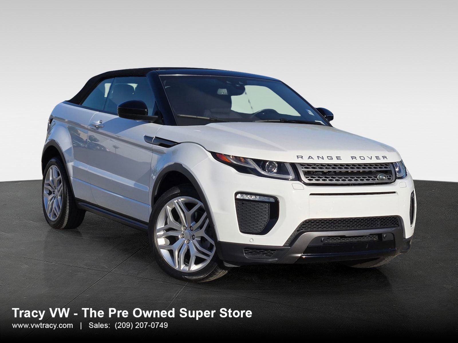 Used 2018 Land Rover Range Rover Evoque SE Dynamic AWD/4WD image 1