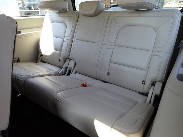 Used 2019 Lincoln Navigator Reserve image 16