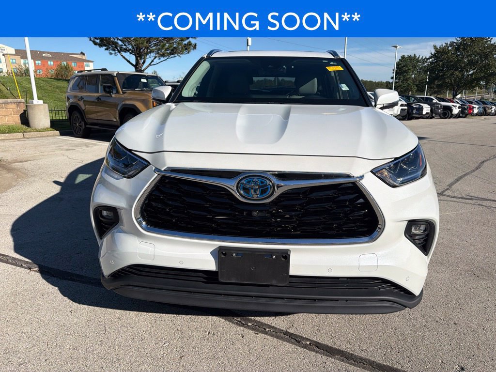 Used 2022 Toyota Highlander Limited AWD/4WD image 2