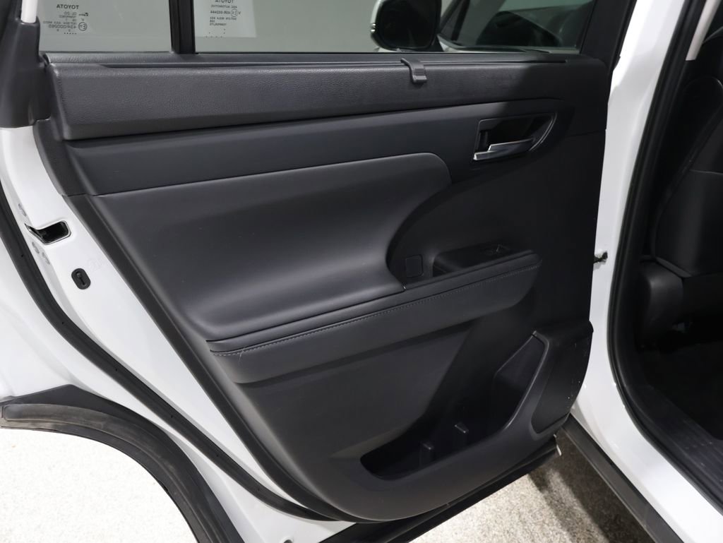 Certified 2022 Toyota Highlander XLE image 18