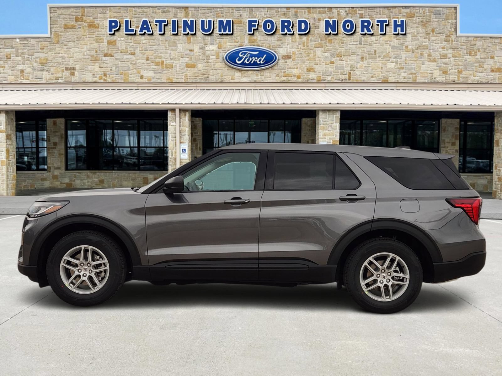 New 2026 Ford Explorer Active RWD image 3