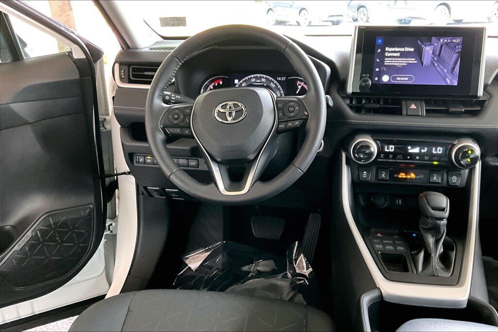 Used 2023 Toyota RAV4 XLE w/ Convenience Package AWD/4WD image 7