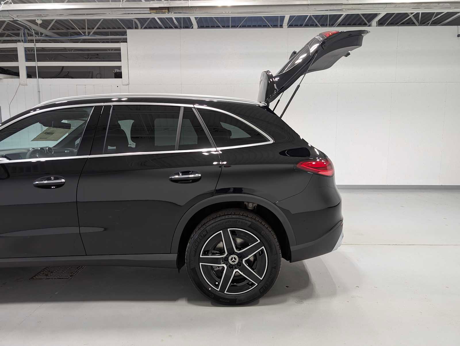 New 2026 Mercedes-Benz GLC 300 4MATIC image 9