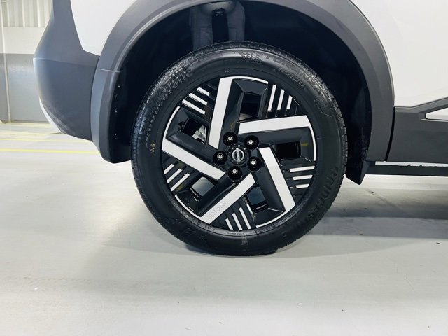 New 2025 Nissan Kicks SV image 9