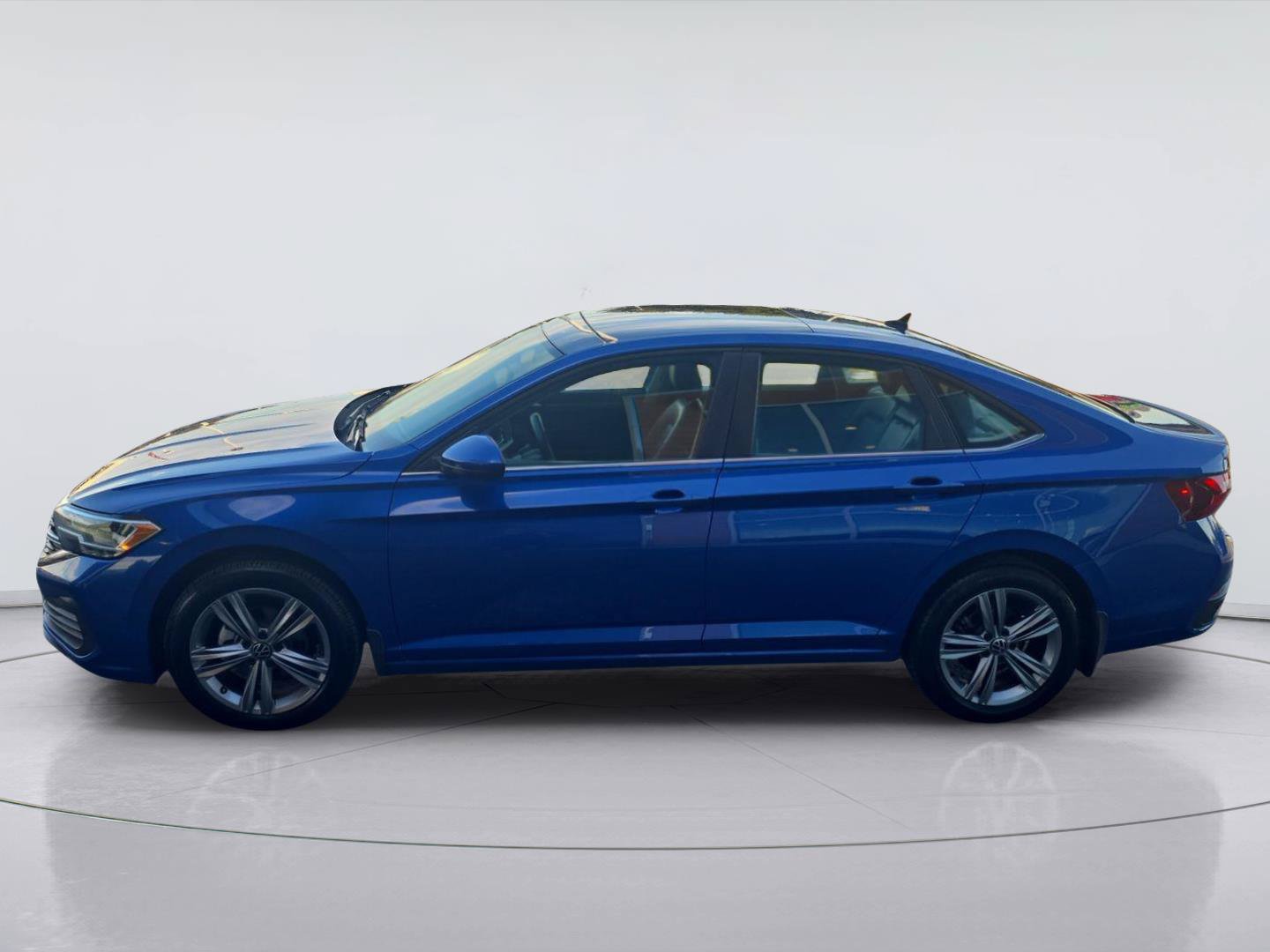 Used 2024 Volkswagen Jetta SE w/ Panoramic Sunroof Package FWD image 8