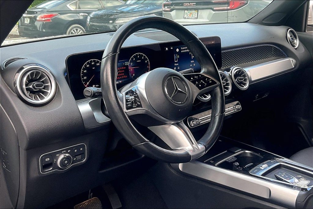 Used 2025 Mercedes-Benz GLB 250 image 4