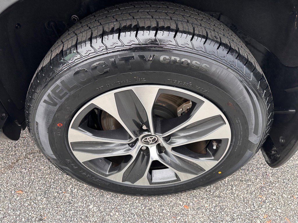 Used 2024 Toyota Highlander XLE image 26