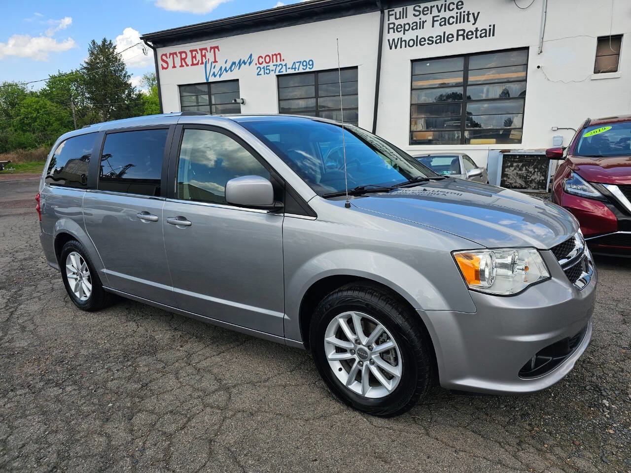 Used 2019 Dodge Grand Caravan SXT image 1