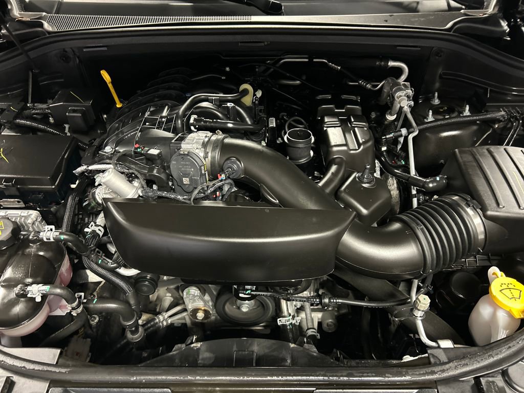 Used 2025 Dodge Durango GT AWD/4WD image 28