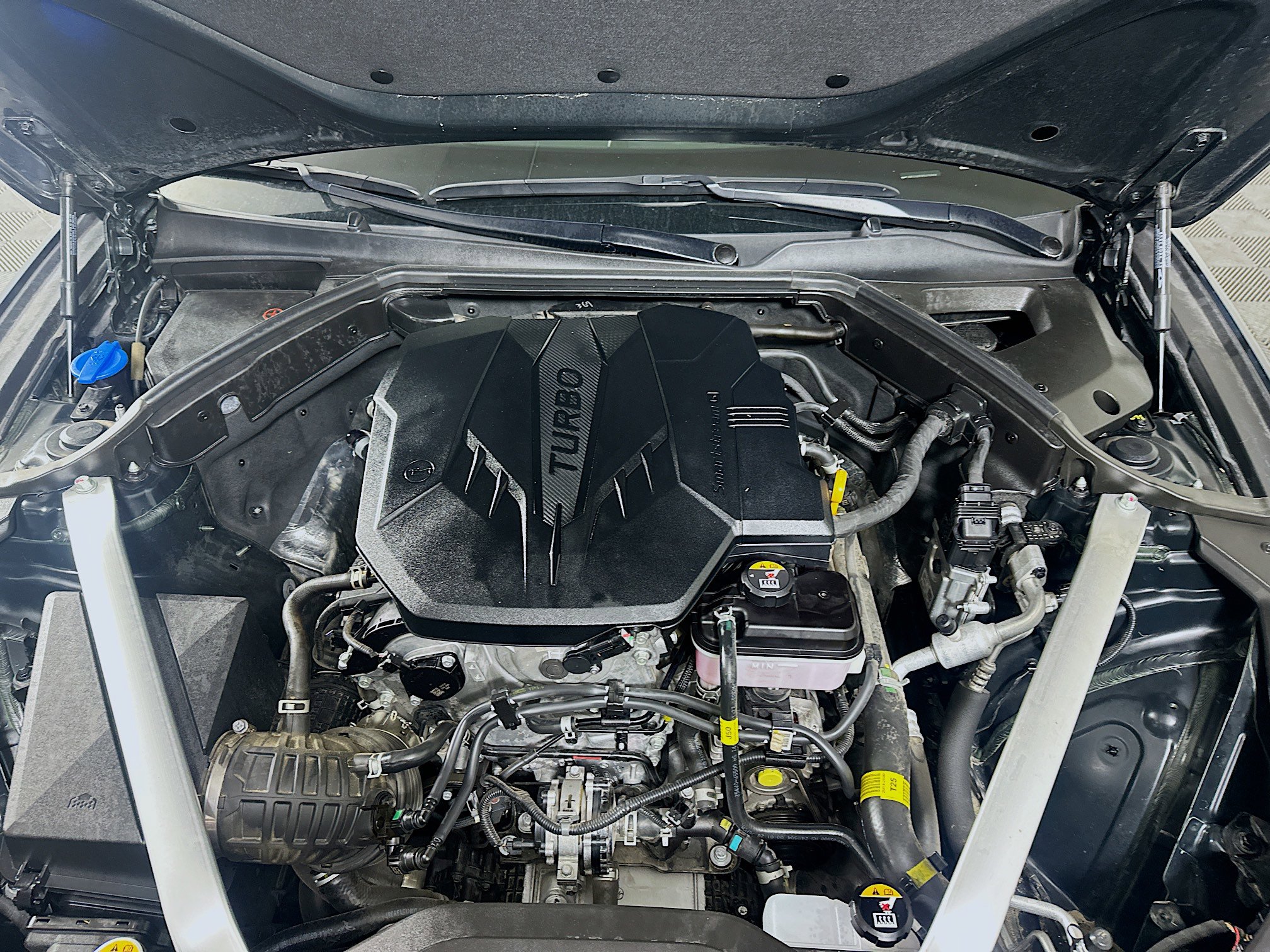 Used 2025 Genesis G70 2.5T image 32