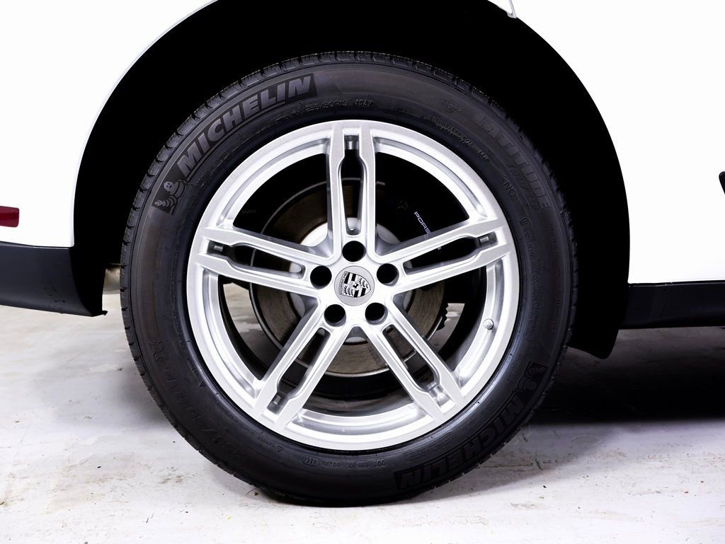 Certified 2025 Porsche Macan image 20