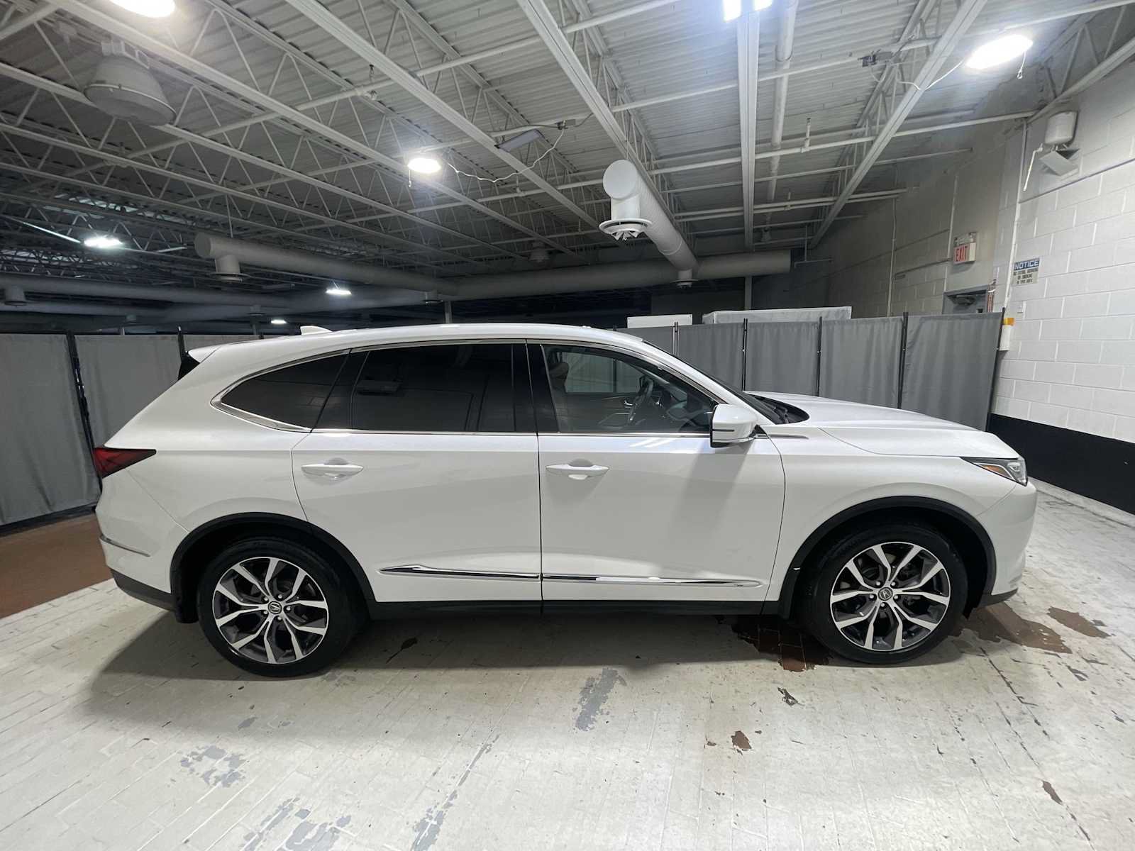 Used 2024 Acura MDX w/ Technology Package AWD/4WD image 27