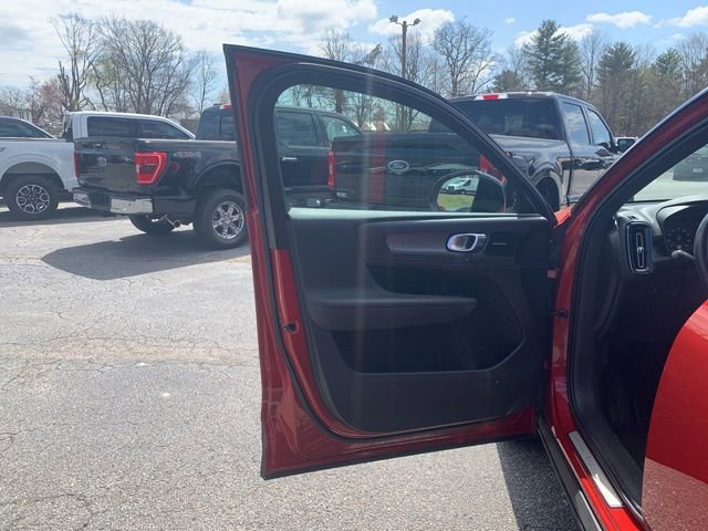 Used 2019 Volvo XC40 T5 R-Design image 21