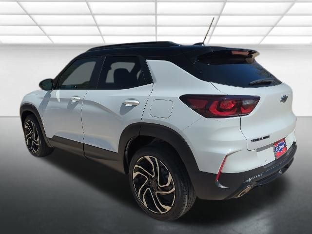 Used 2024 Chevrolet TrailBlazer RS w/ Driver Confidence Package image 2