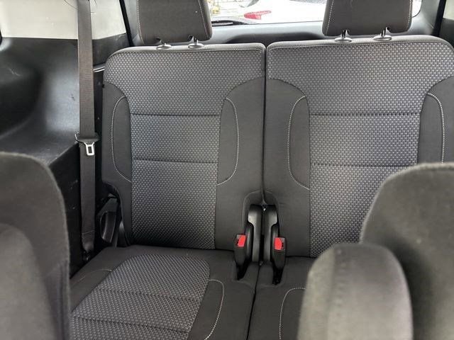 Used 2023 GMC Acadia SLE w/ Driver Convenience Package FWD image 34