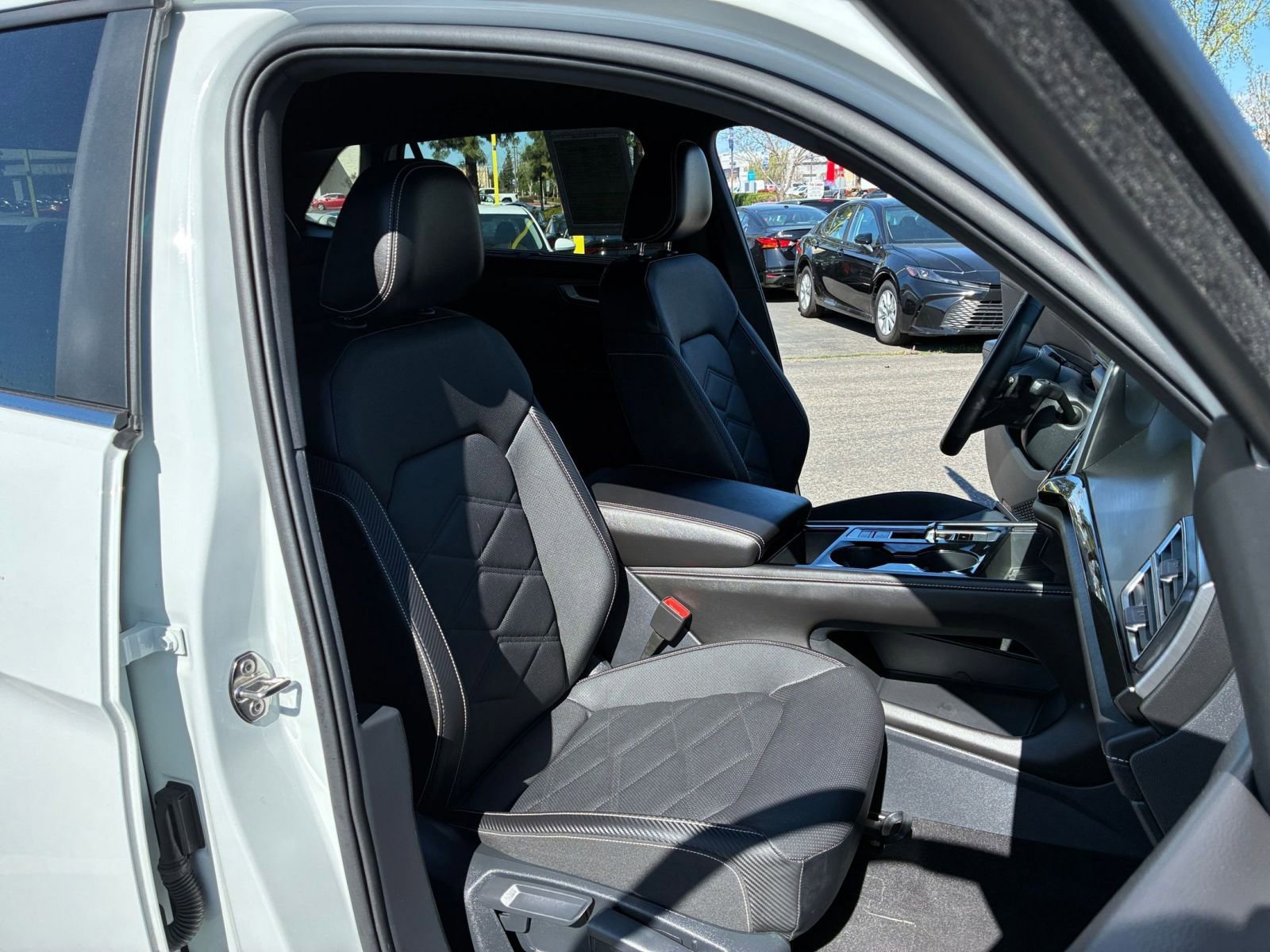 Used 2025 Volkswagen Atlas Cross Sport SE image 38