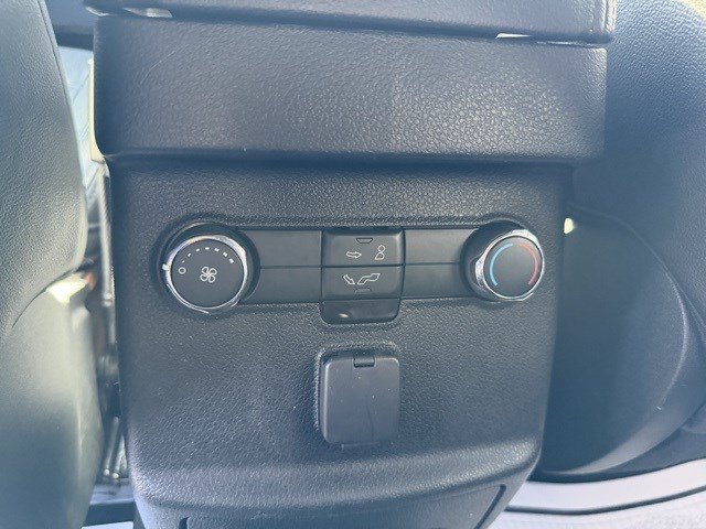 Used 2018 Ford Explorer XLT w/ Equipment Group 202A AWD/4WD image 15