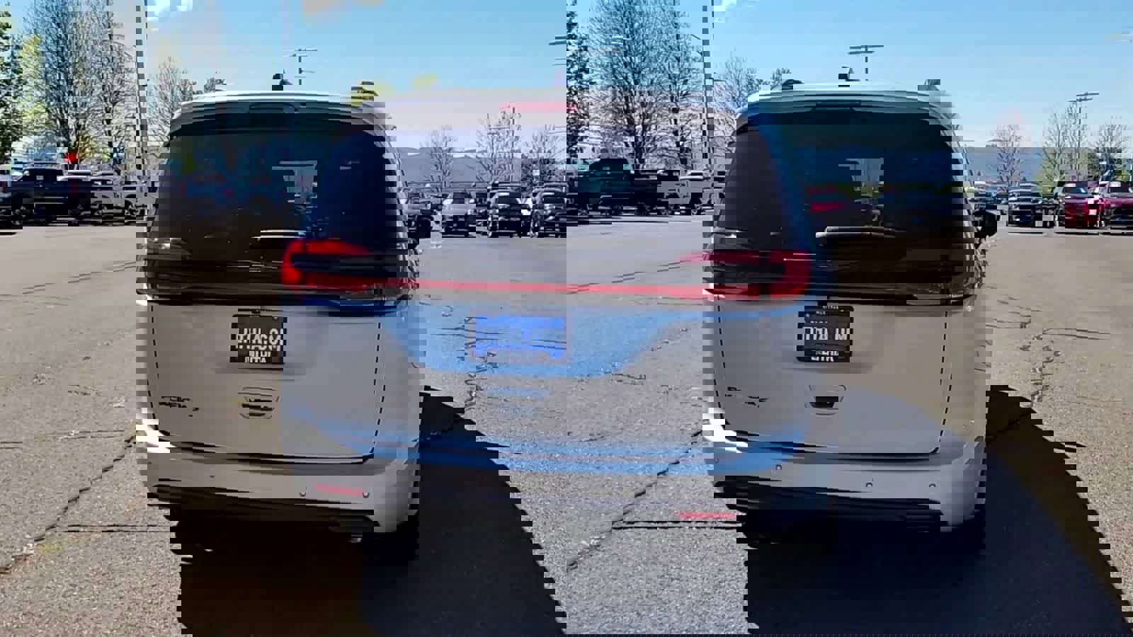 New 2026 Chrysler Pacifica Select image 7