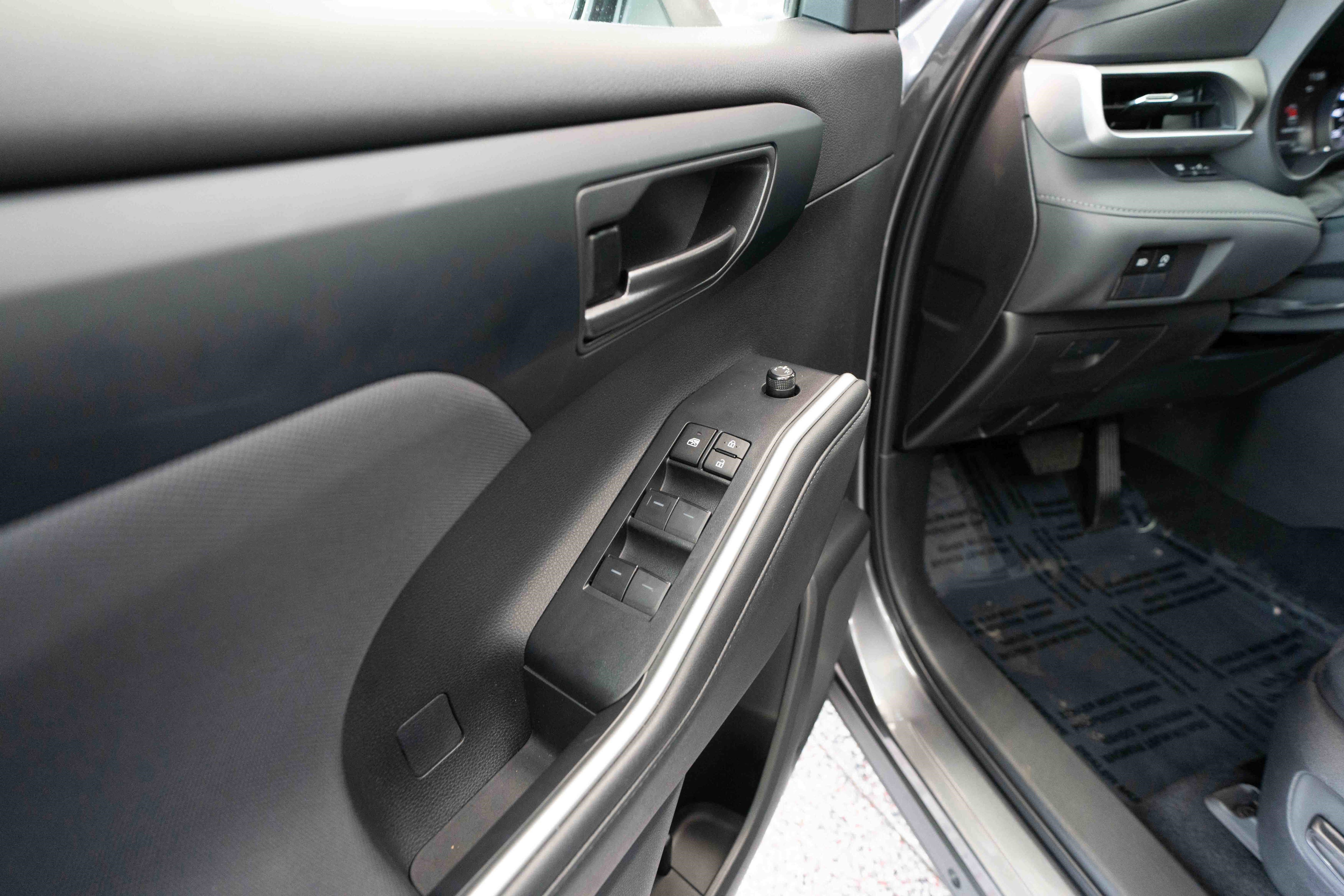 Used 2023 Toyota Highlander L image 7