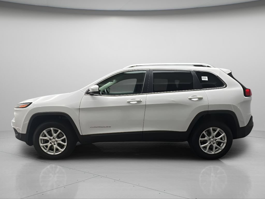 Used 2016 Jeep Cherokee Latitude w/ Cold Weather Group AWD/4WD image 3
