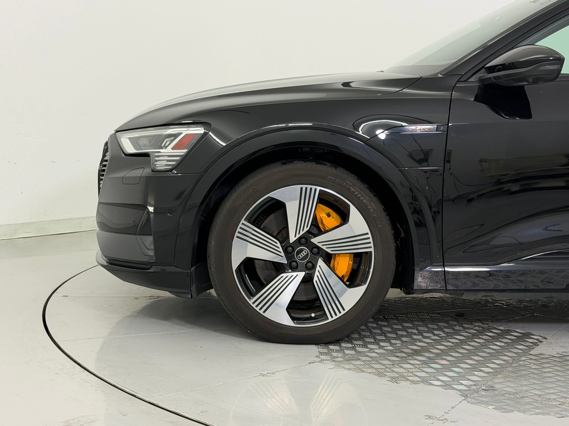 Certified 2022 Audi e-tron Premium Plus w/ Premium Plus Package AWD/4WD image 12