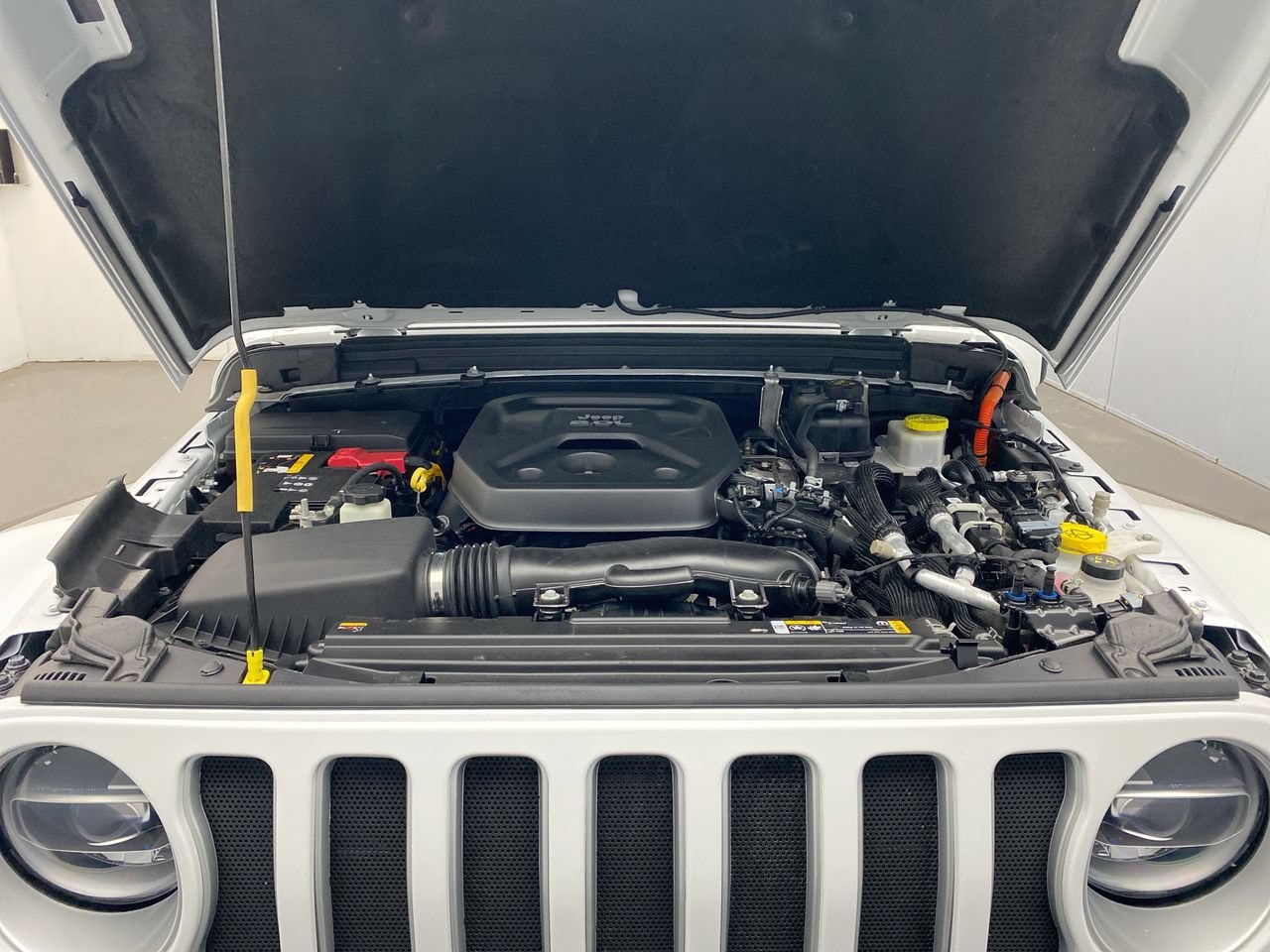 Used 2022 Jeep Wrangler Unlimited Sahara w/ Cold Weather Group AWD/4WD image 11