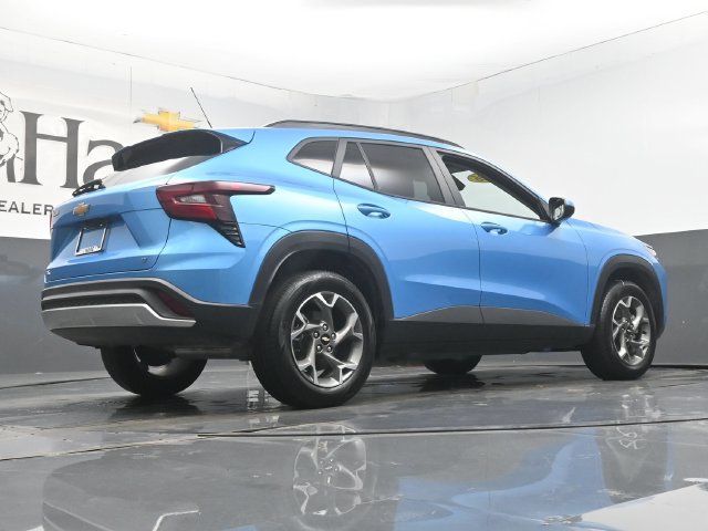 Used 2026 Chevrolet Trax LT w/ LT Convenience Package FWD image 37