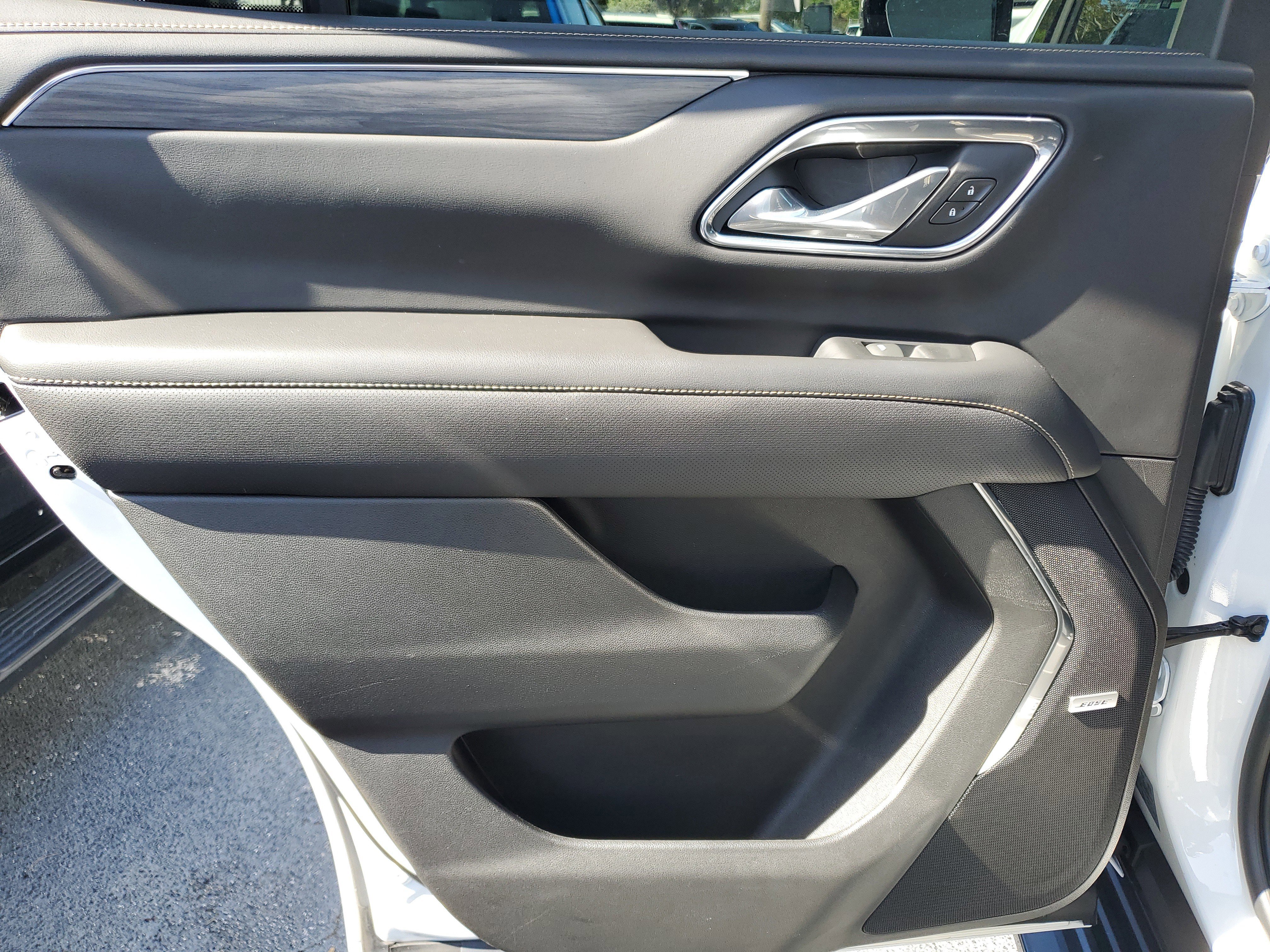 Used 2023 GMC Yukon SLT w/ SLT Premium Package image 4