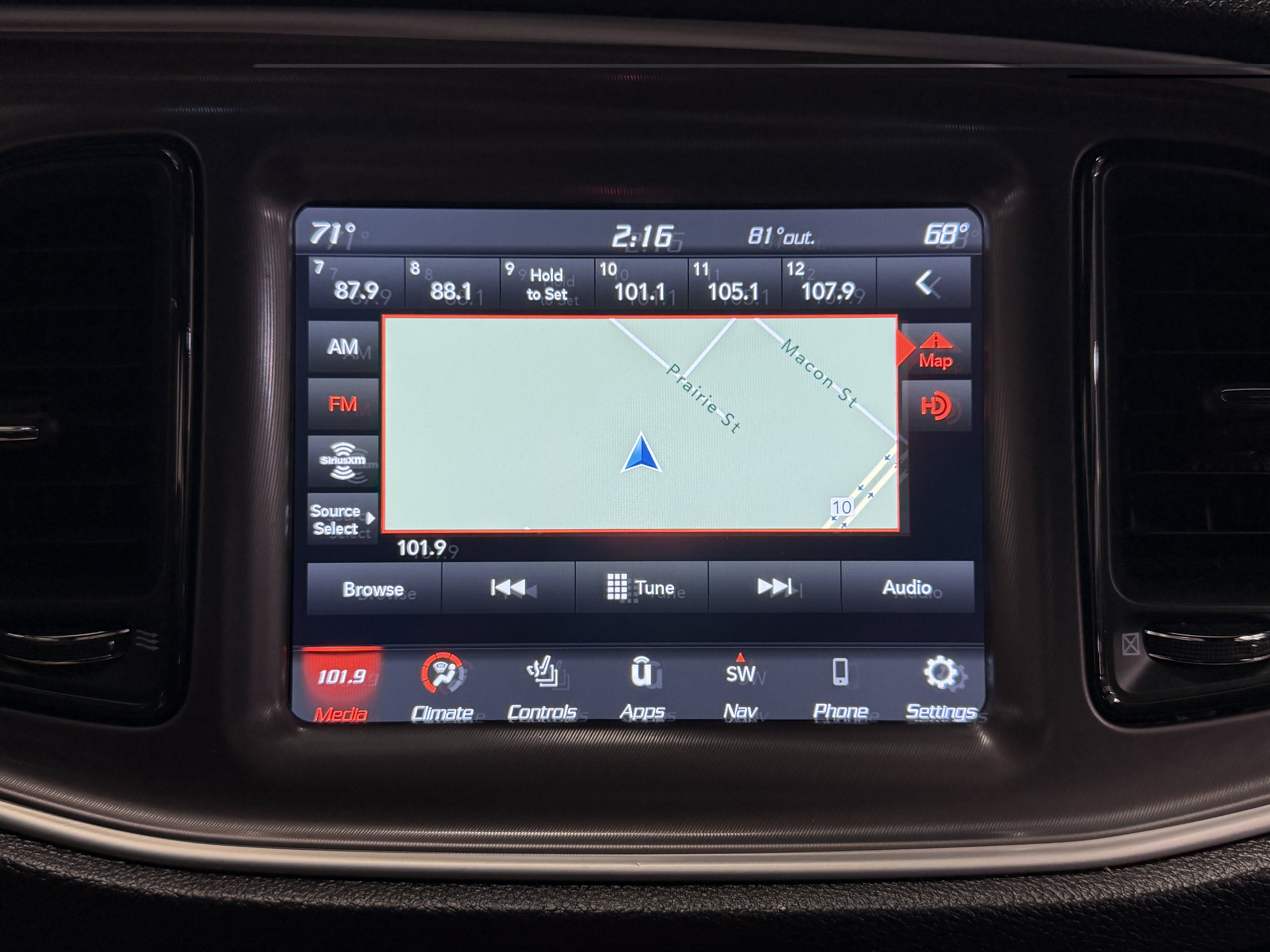 Used 2022 Dodge Challenger SXT w/ Driver Convenience Group RWD image 6