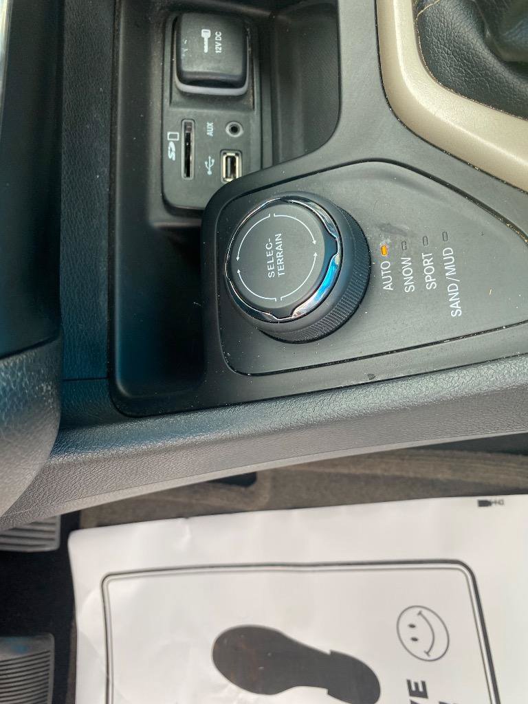 Used 2014 Jeep Cherokee Limited AWD/4WD image 36