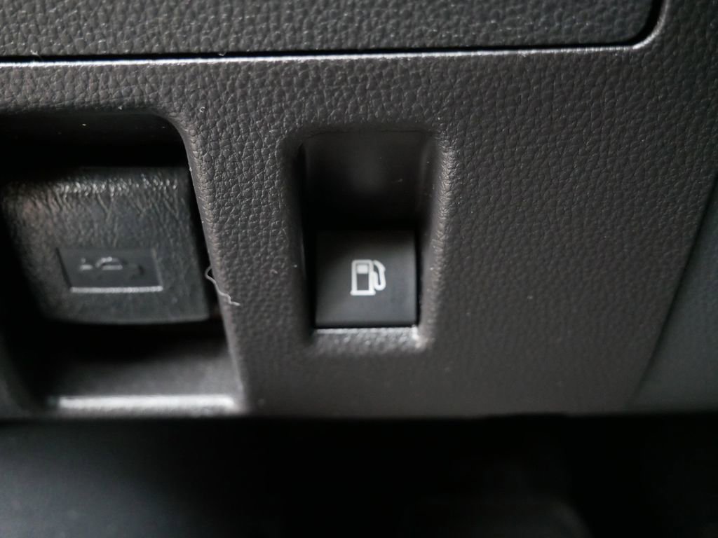 Used 2021 Toyota Highlander XLE image 39