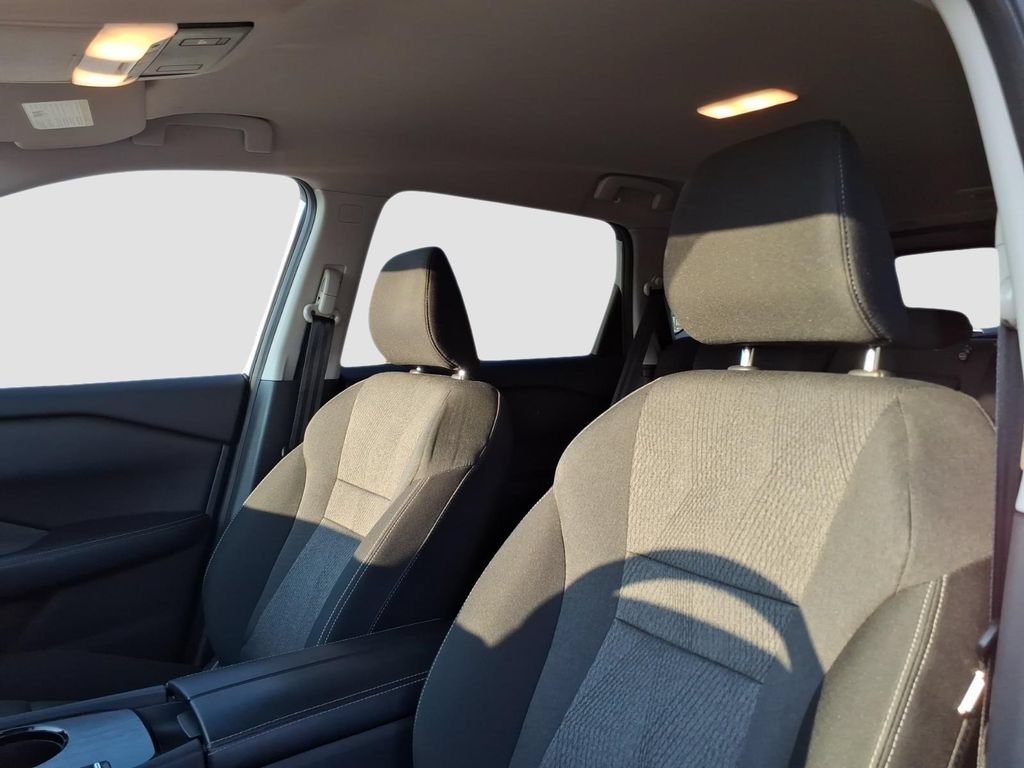 Used 2025 Nissan Rogue SV FWD image 20
