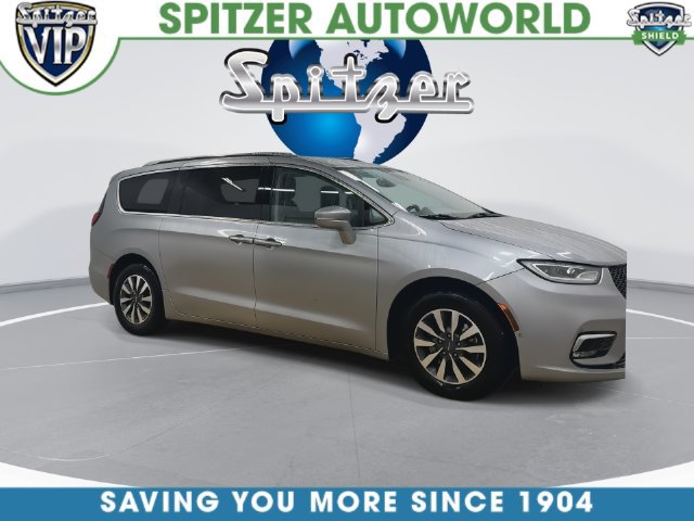 Used 2021 Chrysler Pacifica Touring-L FWD image 4