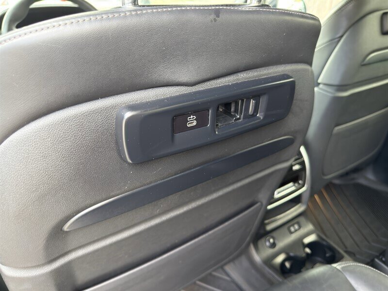 Used 2021 BMW X7 xDrive40i w/ M Sport Package AWD/4WD image 26