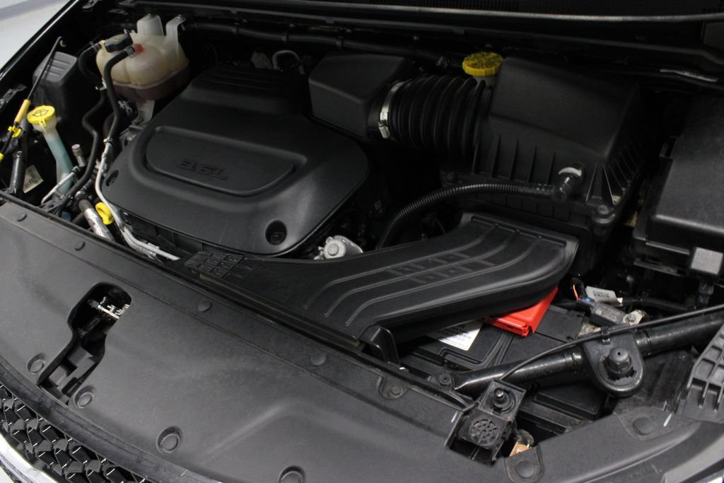 Used 2024 Chrysler Pacifica Touring-L FWD image 14