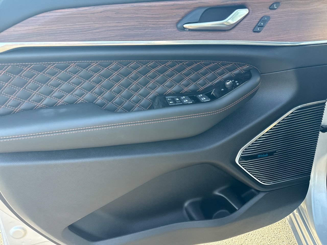 Used 2024 Jeep Grand Cherokee L Summit w/ Advanced Protech Group IV image 17