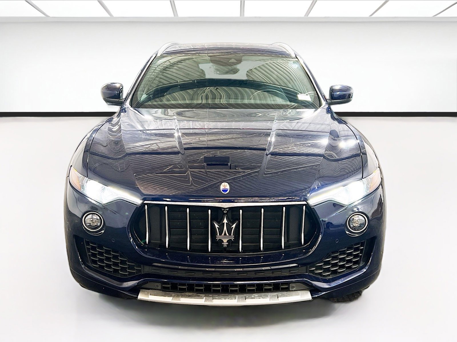 Used 2017 Maserati Levante w/ Luxury Package AWD/4WD image 2