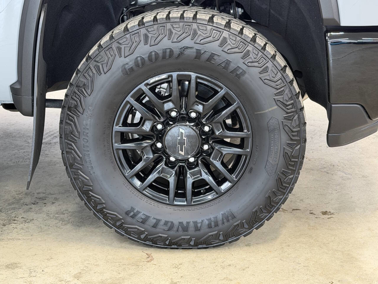 Used 2025 Chevrolet Silverado 2500 ZR2 w/ Technology Package image 17