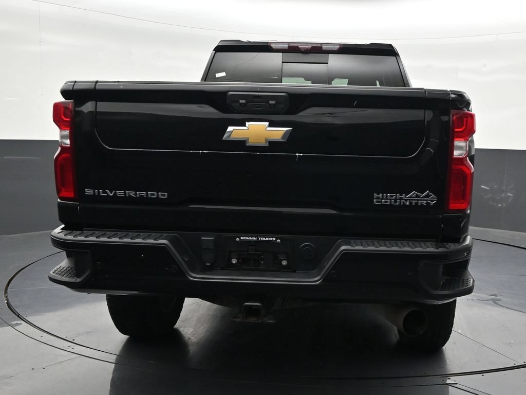 Used 2024 Chevrolet Silverado 2500 High Country w/ High Country Premium Package AWD/4WD image 4