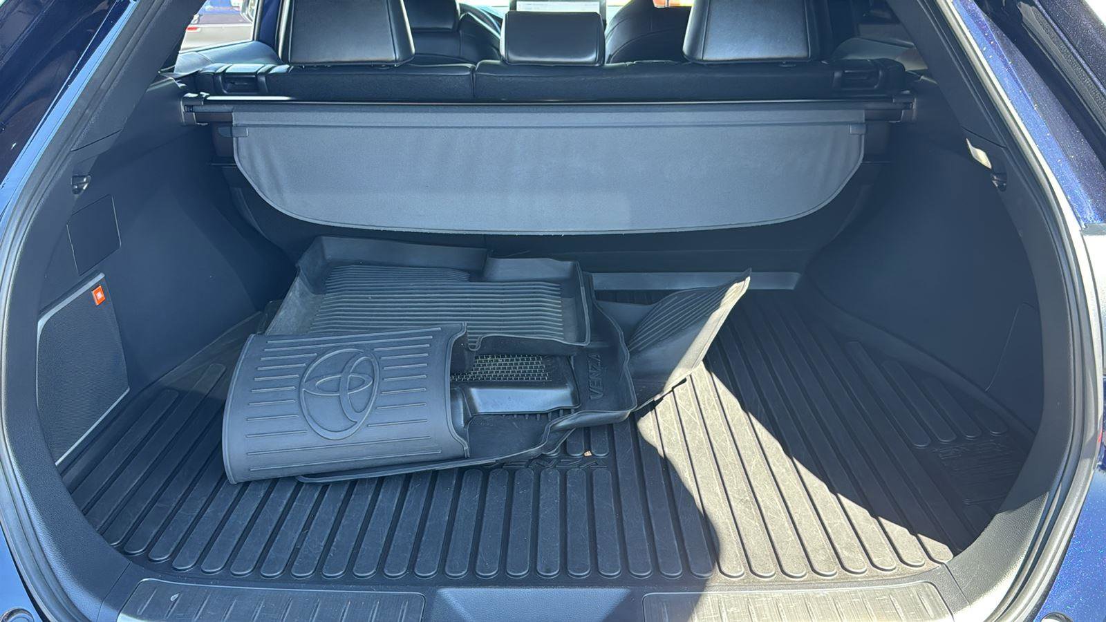 Used 2023 Toyota Venza XLE image 29