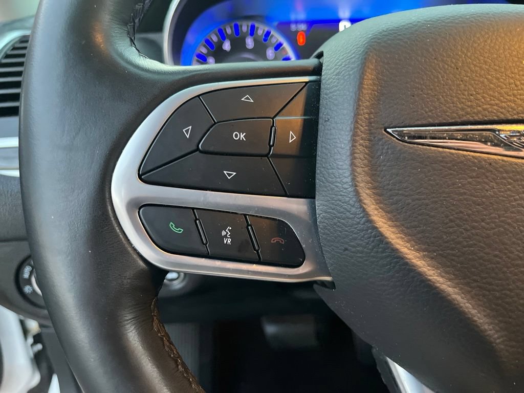 Used 2020 Chrysler 300 Touring w/ Chrome Appearance Package RWD image 19
