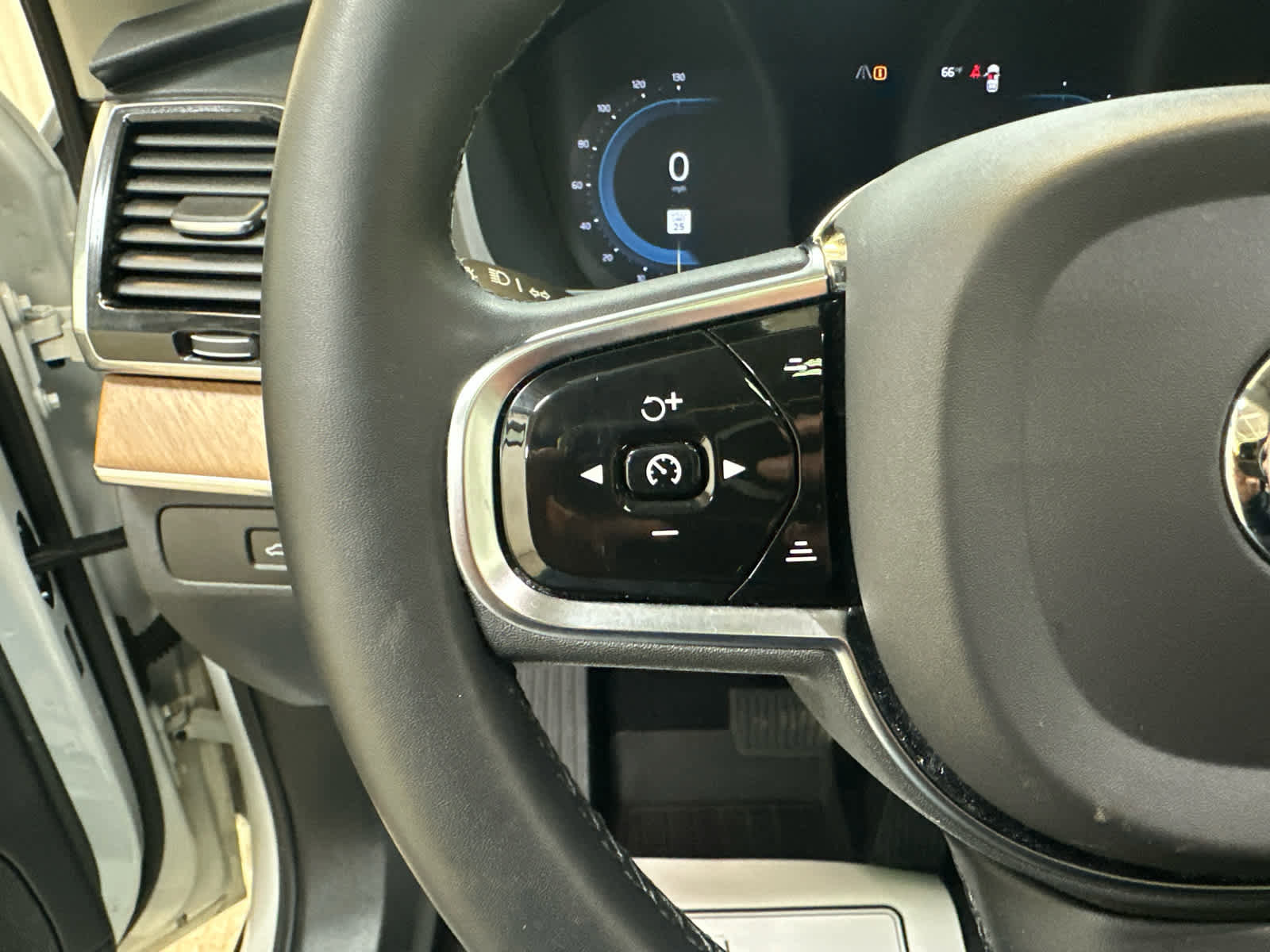 Used 2023 Volvo XC90 T8 Plus image 21