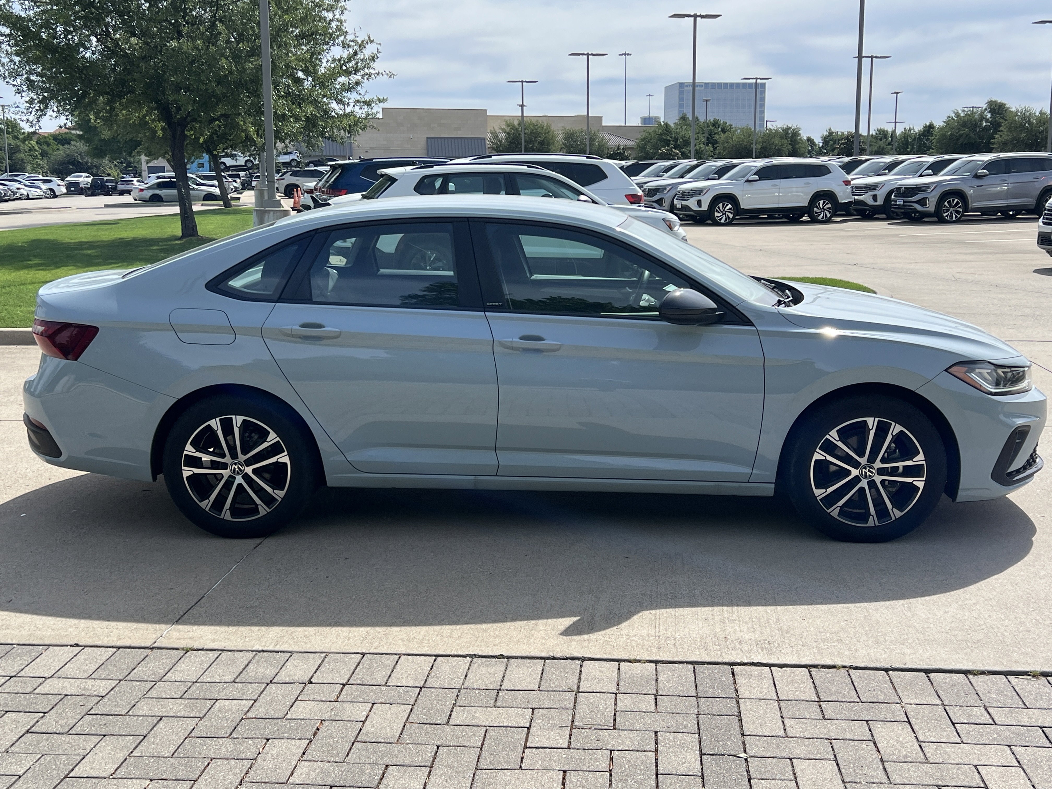 Used 2025 Volkswagen Jetta Sport image 11