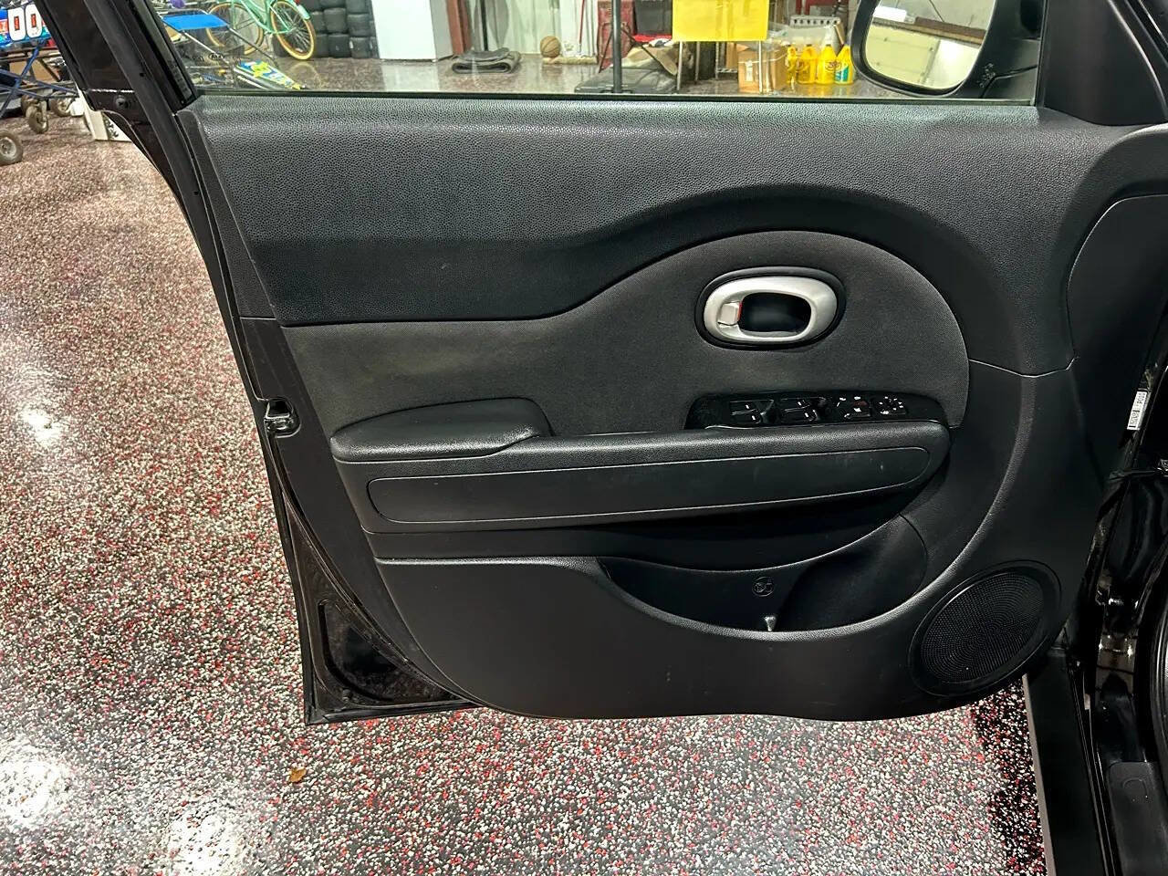 Used 2015 Kia Soul image 2