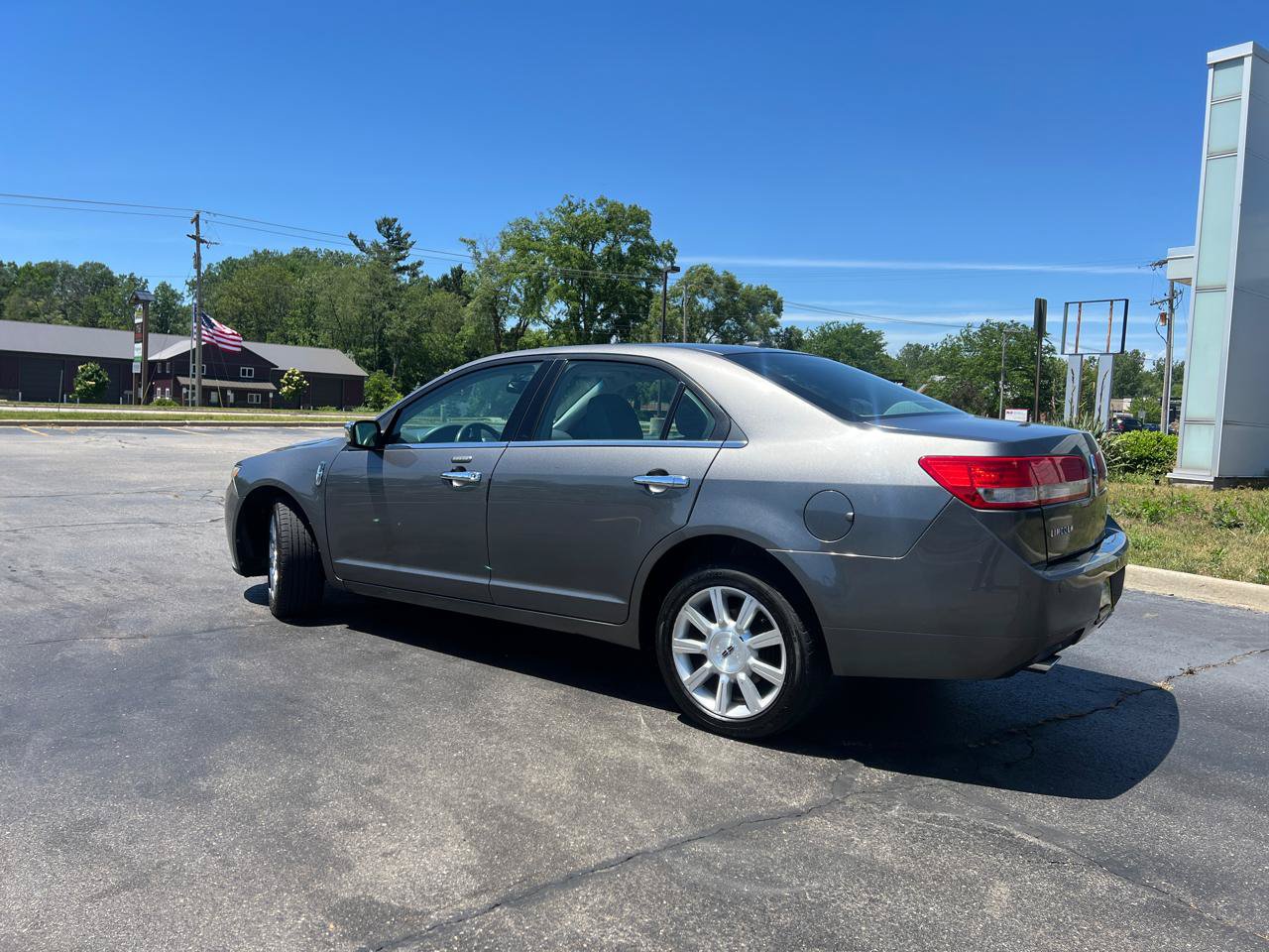 Used 2010 Lincoln MKZ FWD image 5