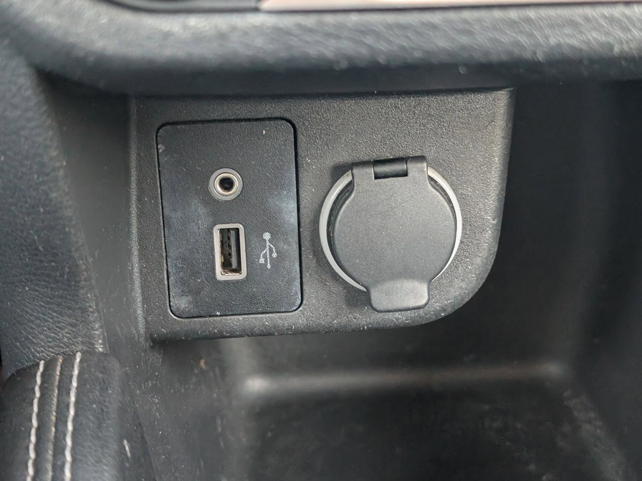 Used 2018 Nissan Kicks S image 19