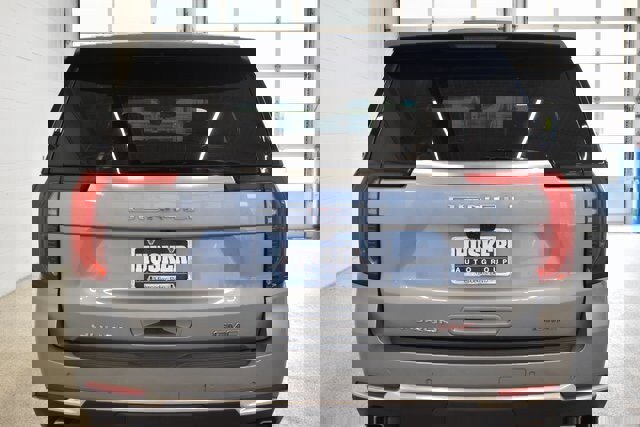 Used 2025 GMC Yukon Denali w/ Denali Reserve Package image 11