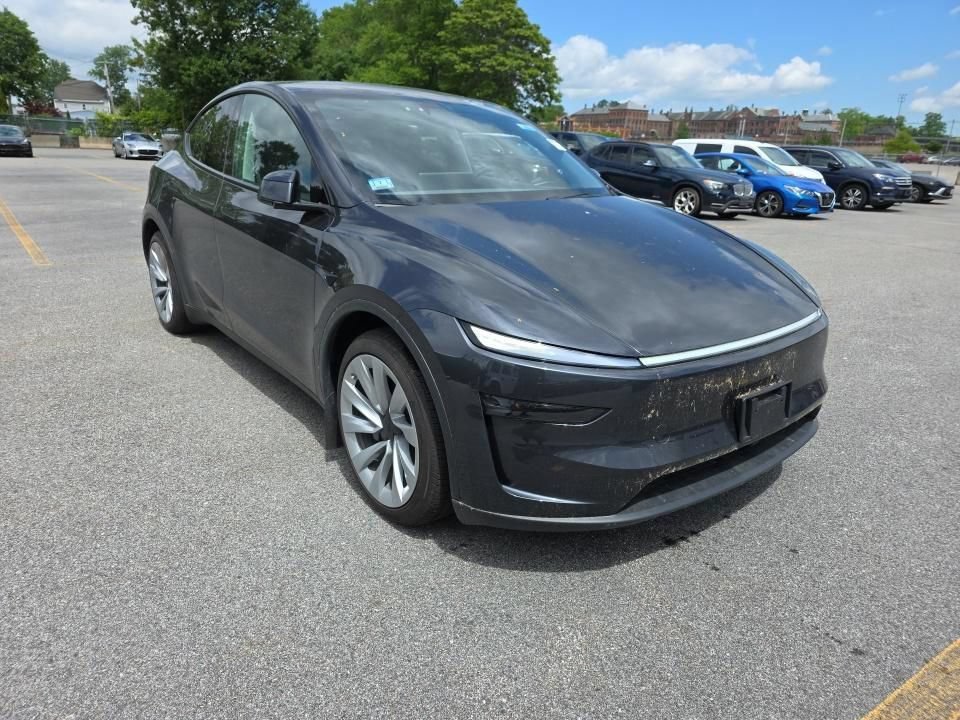 Used 2026 Tesla Model Y AWD image 3