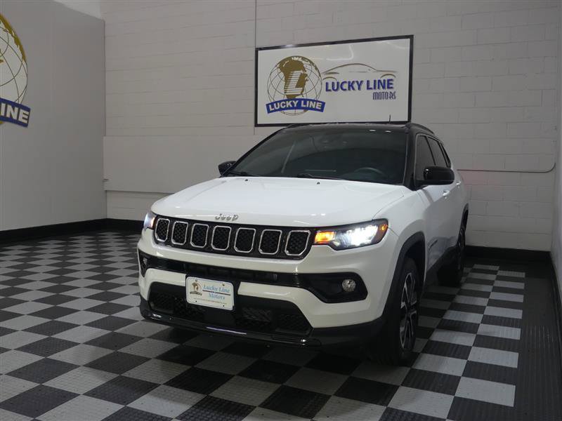 Used 2023 Jeep Compass Limited AWD/4WD image 4